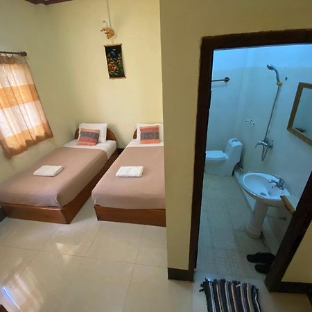 A Tee Guesthouse Luang Prabang Exteriör bild
