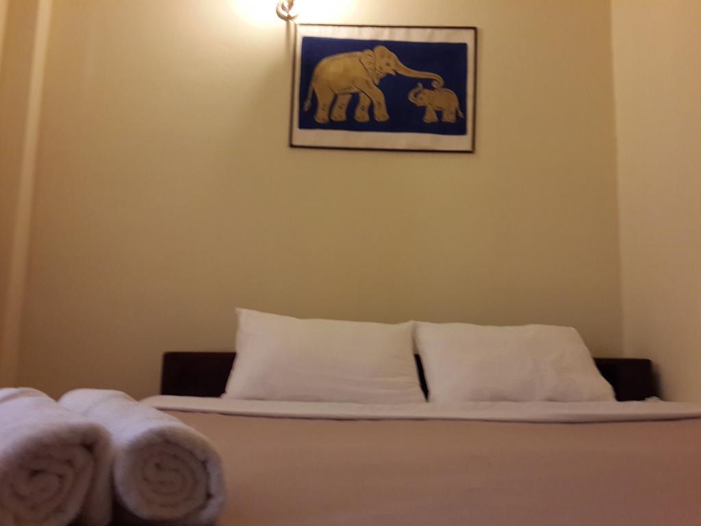 A Tee Guesthouse Luang Prabang Exteriör bild