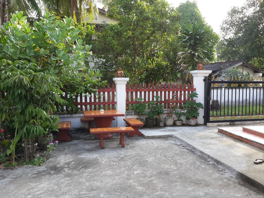 A Tee Guesthouse Luang Prabang Exteriör bild