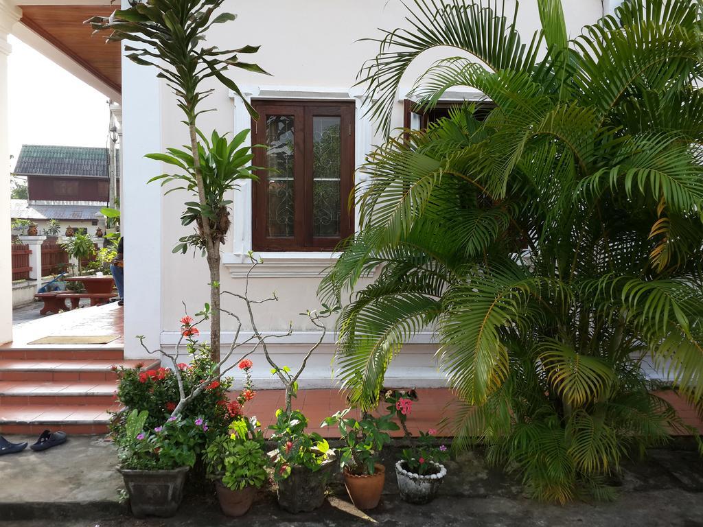 A Tee Guesthouse Luang Prabang Exteriör bild