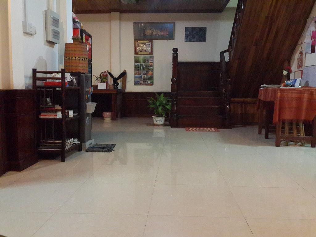 A Tee Guesthouse Luang Prabang Exteriör bild