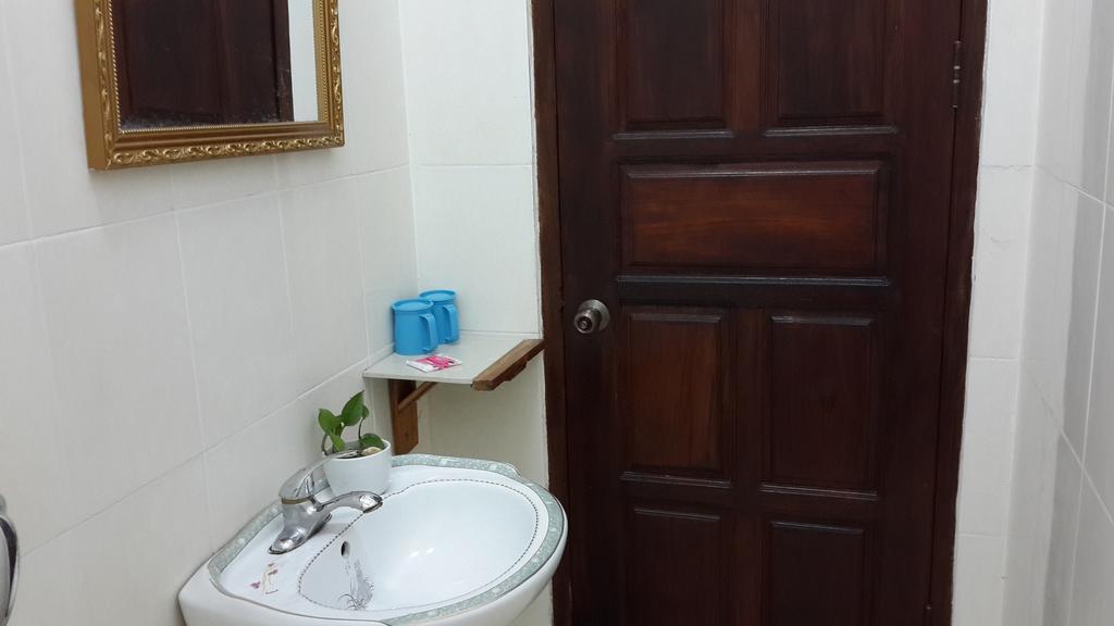A Tee Guesthouse Luang Prabang Exteriör bild