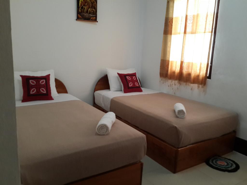 A Tee Guesthouse Luang Prabang Rum bild
