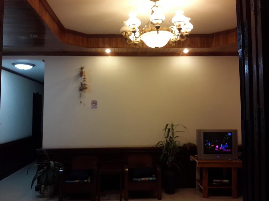 A Tee Guesthouse Luang Prabang Exteriör bild