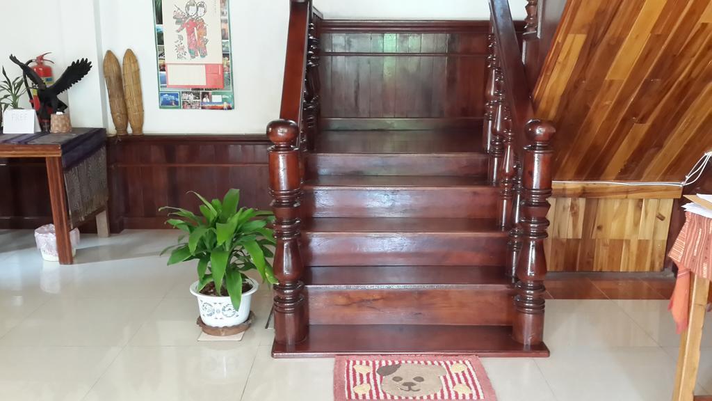 A Tee Guesthouse Luang Prabang Exteriör bild