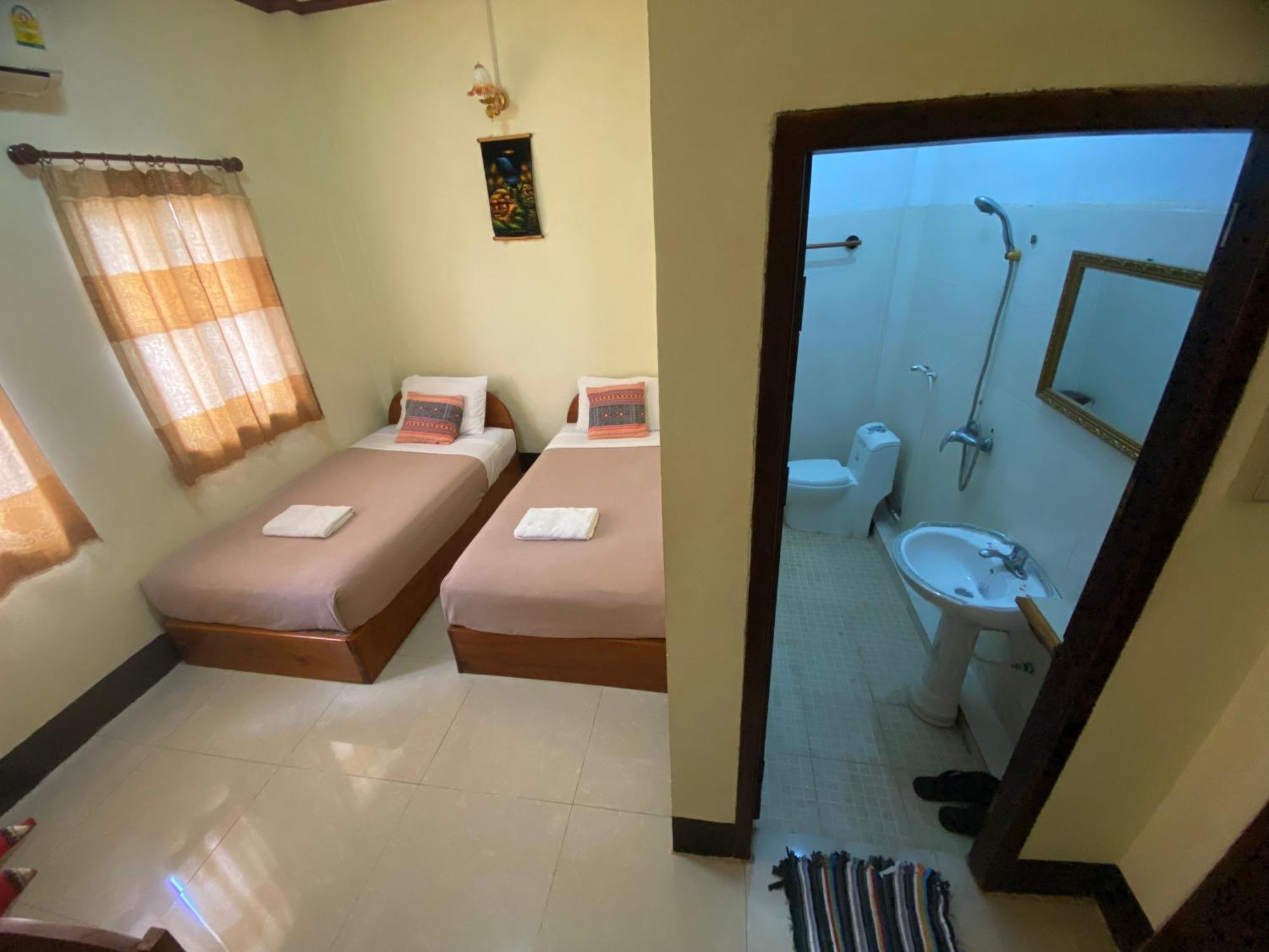 A Tee Guesthouse Luang Prabang Exteriör bild