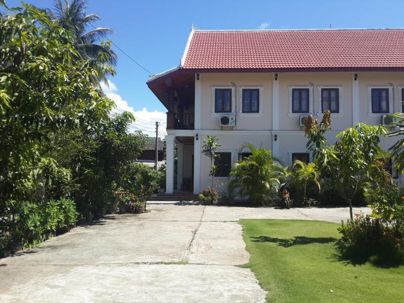 A Tee Guesthouse Luang Prabang Exteriör bild